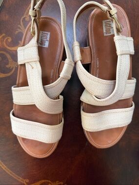 Fitflop Women's Cream Elastic Strap Sandals